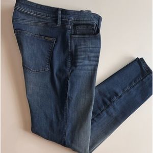 White House Black Market skinny jeans with leather pipping details size 6